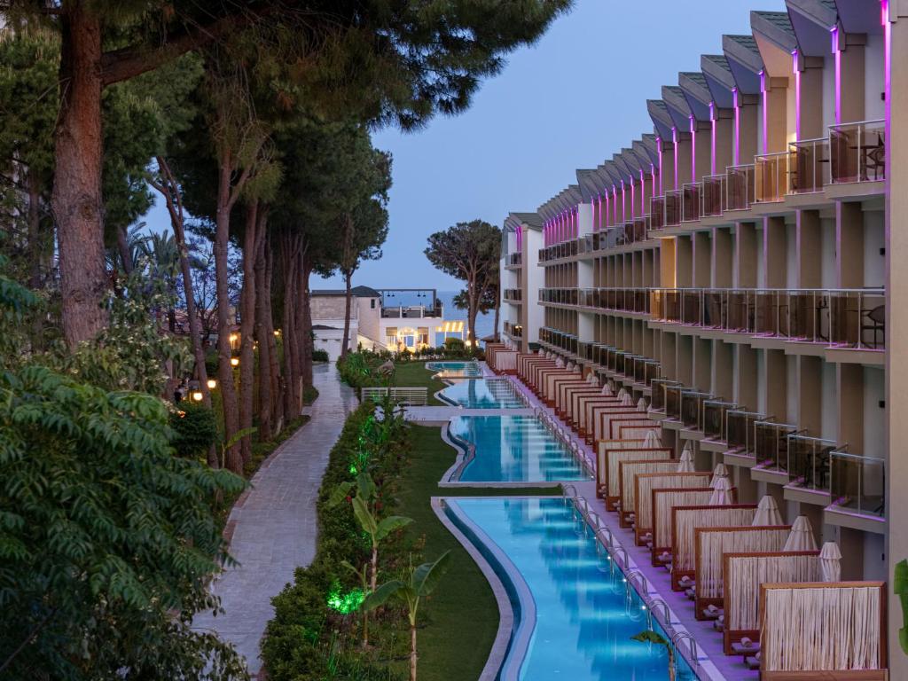 Dobedan World Palace Hotel ''Ex Brand Alva Donna World Palace '' — Obiekt in Kemer
