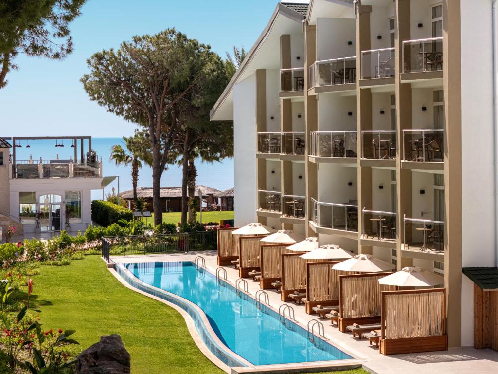 Dobedan World Palace Hotel ''Ex Brand Alva Donna World Palace '' — Basen in Kemer
