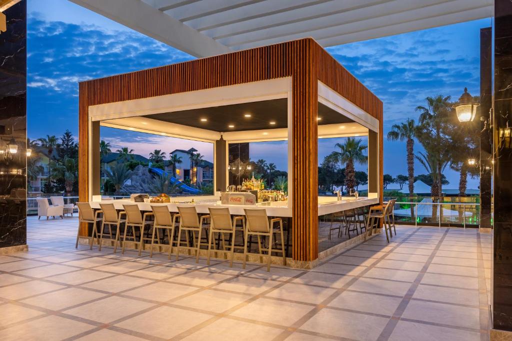 Dobedan World Palace Hotel ''Ex Brand Alva Donna World Palace '' — Restauracje i bary in Kemer