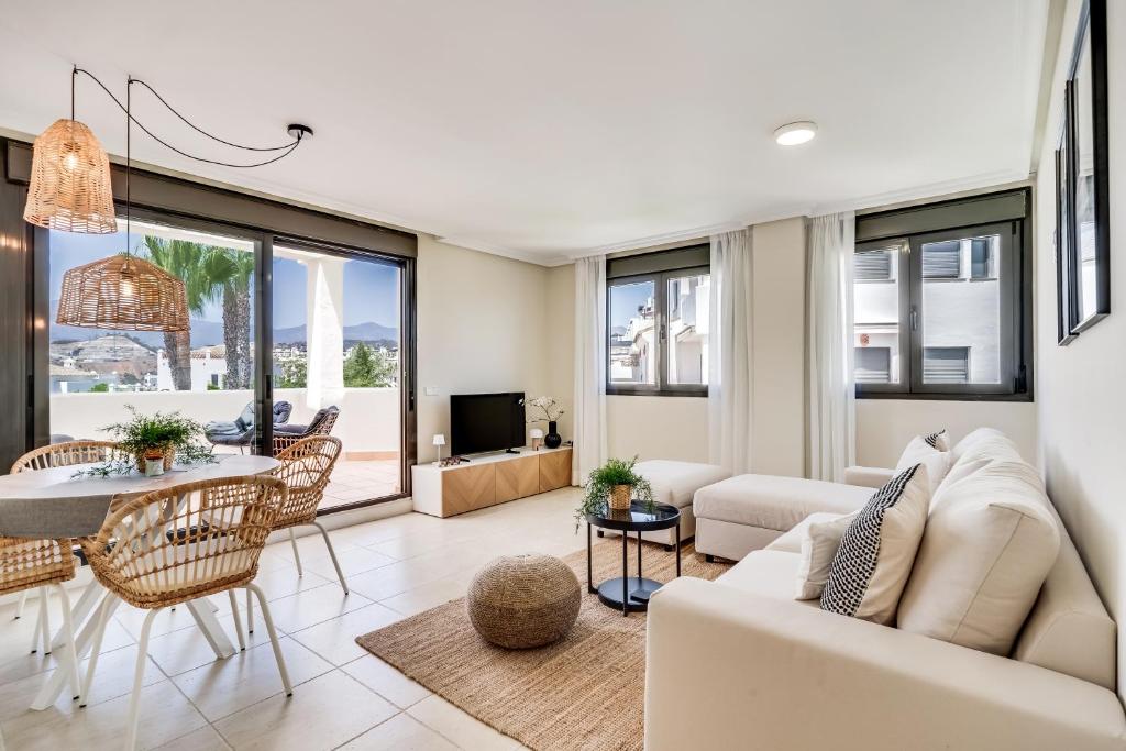 Penthouse in Estepona met Zeezicht, Jacuzzi & Zwembad - 4