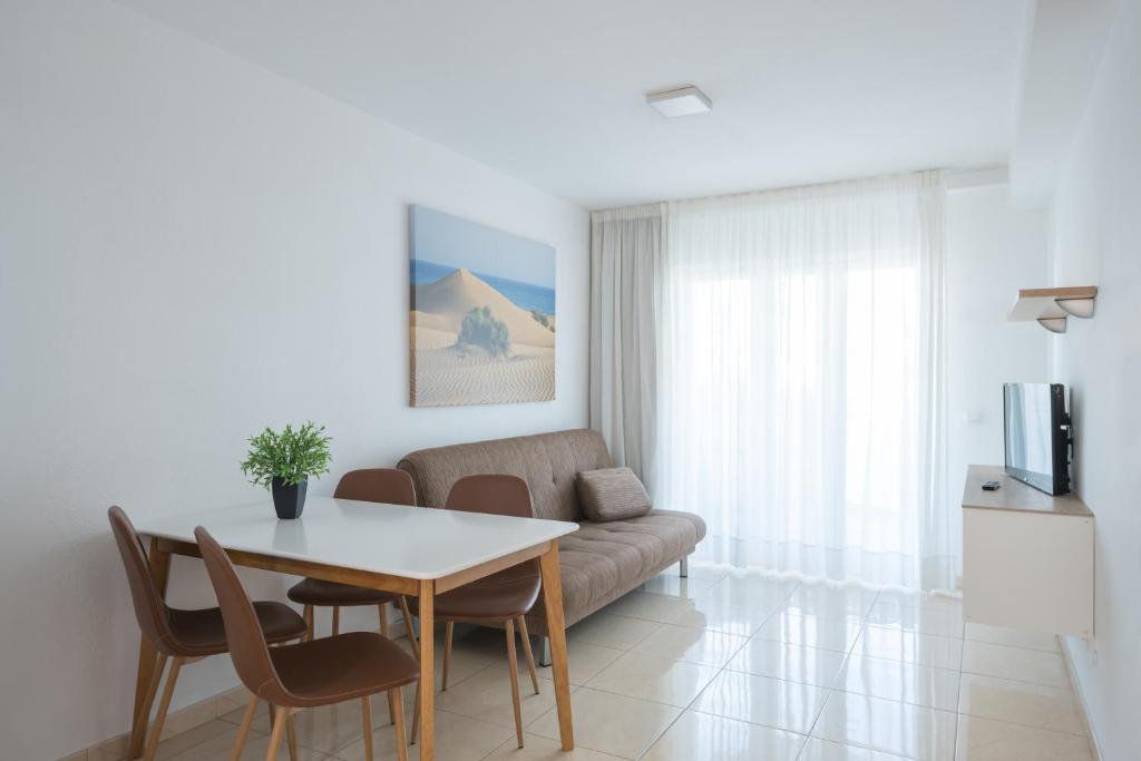 Apartamentos las Góndolas — Hotel rooms in Playa del Ingles, Canary Islands