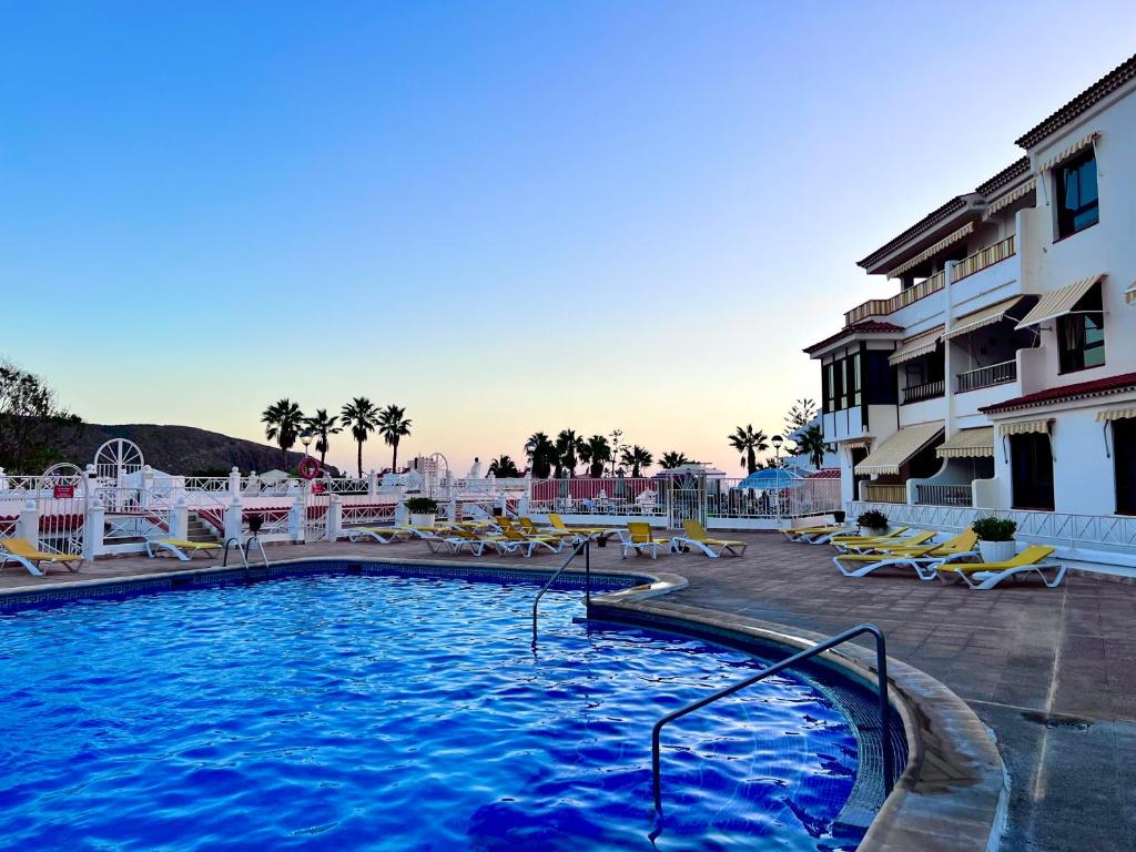Los Cristianos 1 Bed Apartment - 2