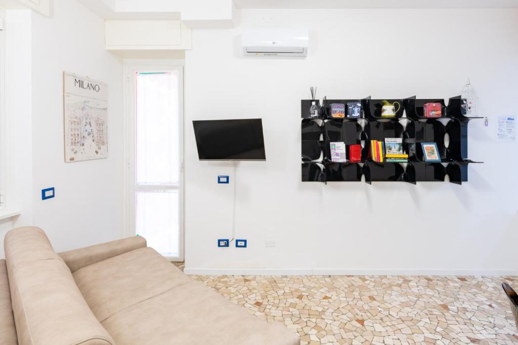 Metro M3 - 10 min Duomo - Cozy Apt W Balcony and AC - 1