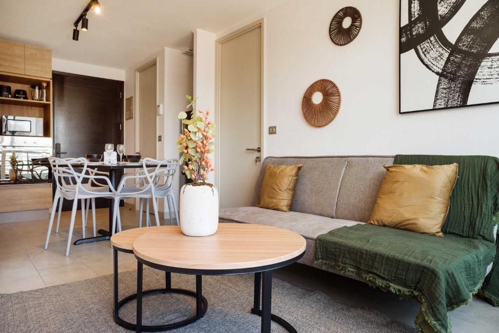 Cozy 2BR Escape for Three in Vibrant Nunoa - 2