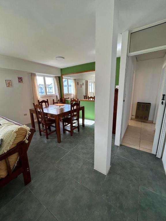 Necochea, depto para 5 personas en zona playa - 1