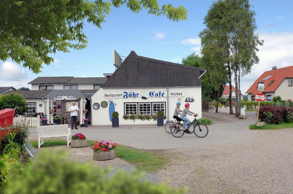 Hotel-Restaurant Faehr-Cafe — Hotel in Niesgrau