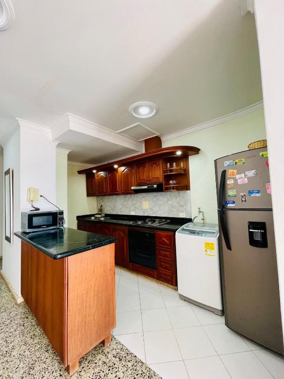 2B Apt in Cartagena with Views, Pool, Wifi and Balcón - 2