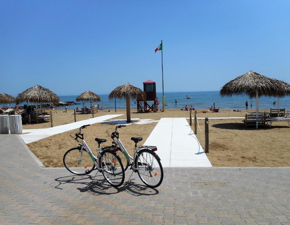 Casa Bianca Village Apartments photo