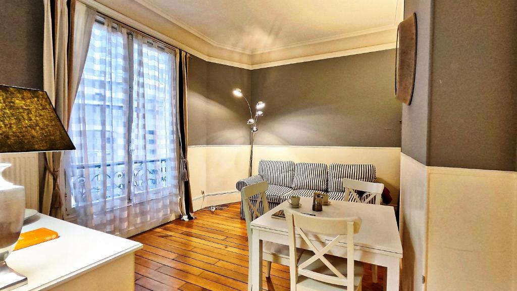 Central Paris Apartment Near Champs Elysees - 3