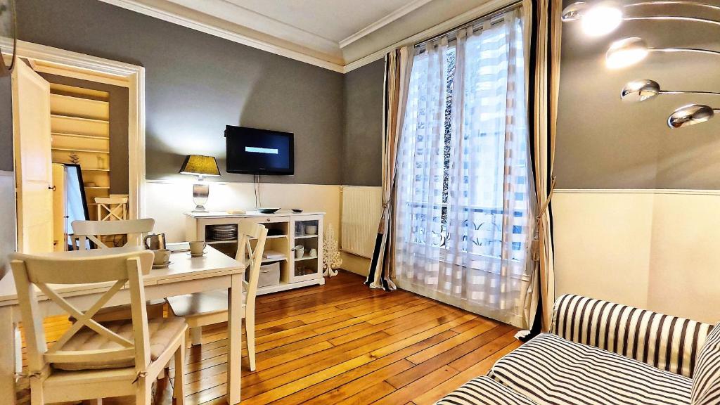 Central Paris Apartment Near Champs Elysees - 4