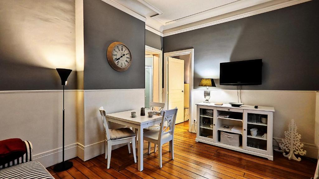 Central Paris Apartment Near Champs Elysees - 5