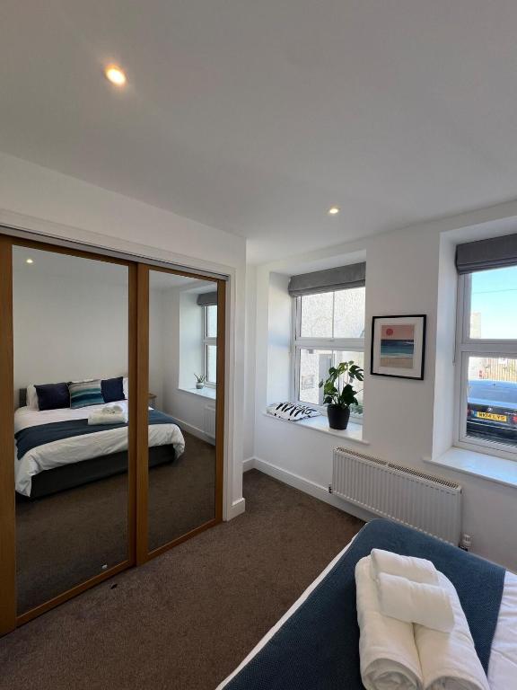 One-Bed Town-Centre Apartment, Newquay photo 7