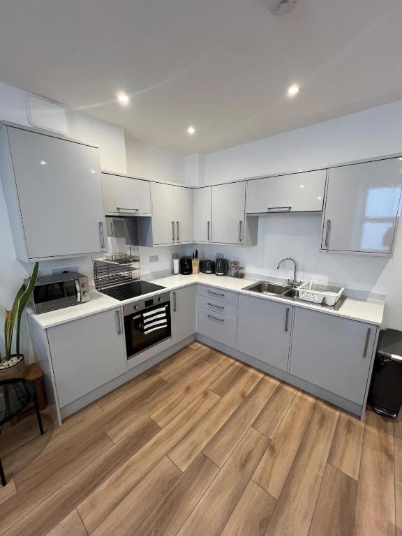 One-Bed Town-Centre Apartment, Newquay photo 5