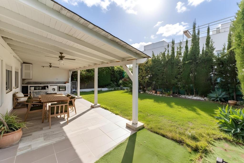 Exclusive Ground Floor with Large Garden in Puerto Banús - 3