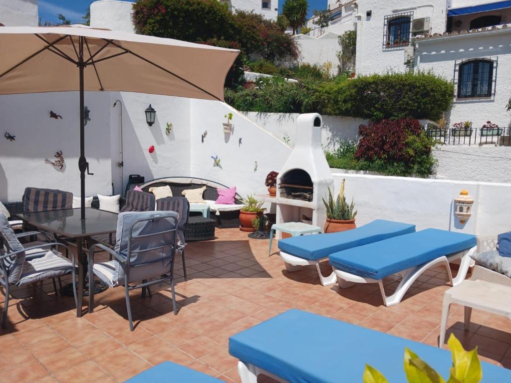 Two Bedroom with Large Terrace and Views in Capistrano, Nerja - 2