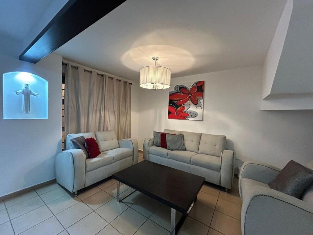 Casa en Apodaca Fracc Privado WiFi 6PPL con terraza a 10 min del Aeropuerto - 2