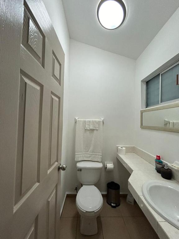 Casa en Apodaca Fracc Privado WiFi 6PPL con terraza a 10 min del Aeropuerto - 5