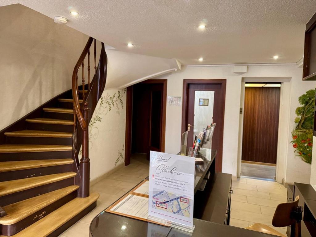 ホテル ビショフ (Hotel Bischoff)