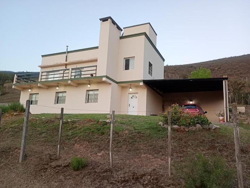 Hermosa casa en Barrio los guancos - 1