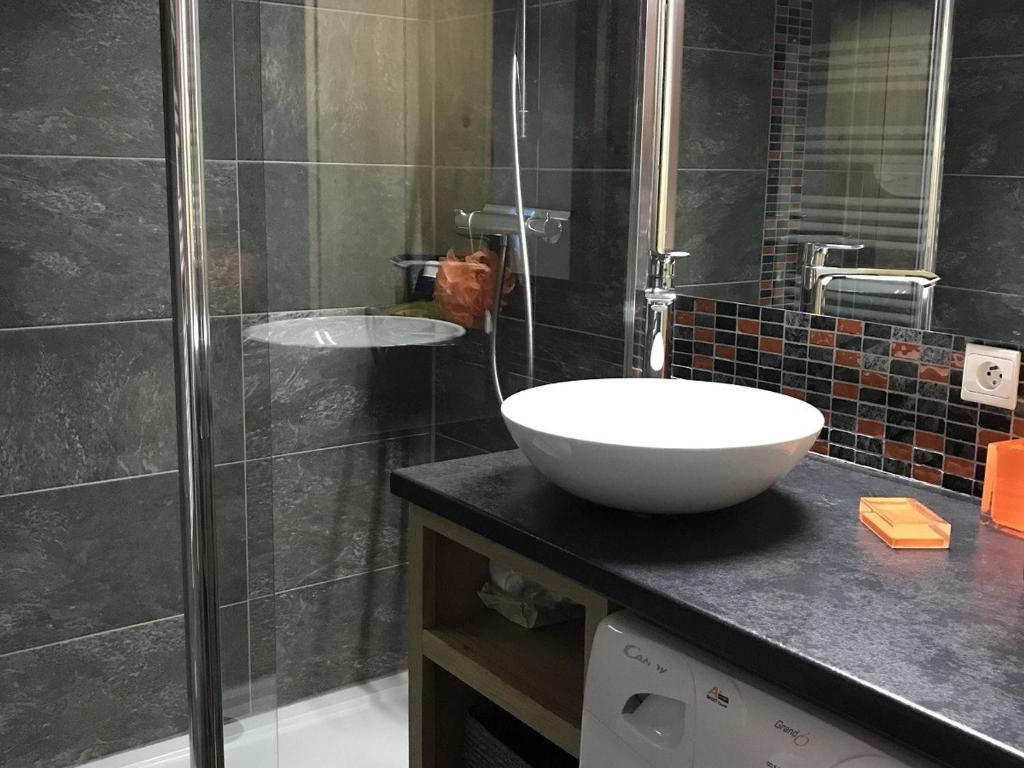 3 pièces rénovées - 2 chambres jusqu’à 5 pers. avec terrasse sud et garage - 500m centre - FR-1-836-29 - 3