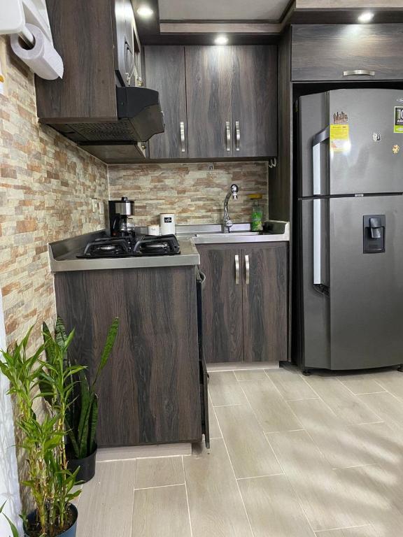 Small and cozy, easy access to explore - 1