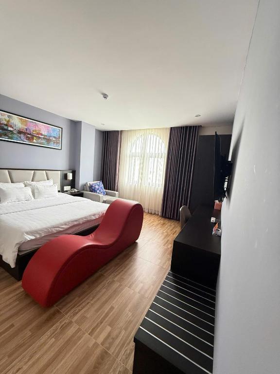 NOVELTY HOTEL