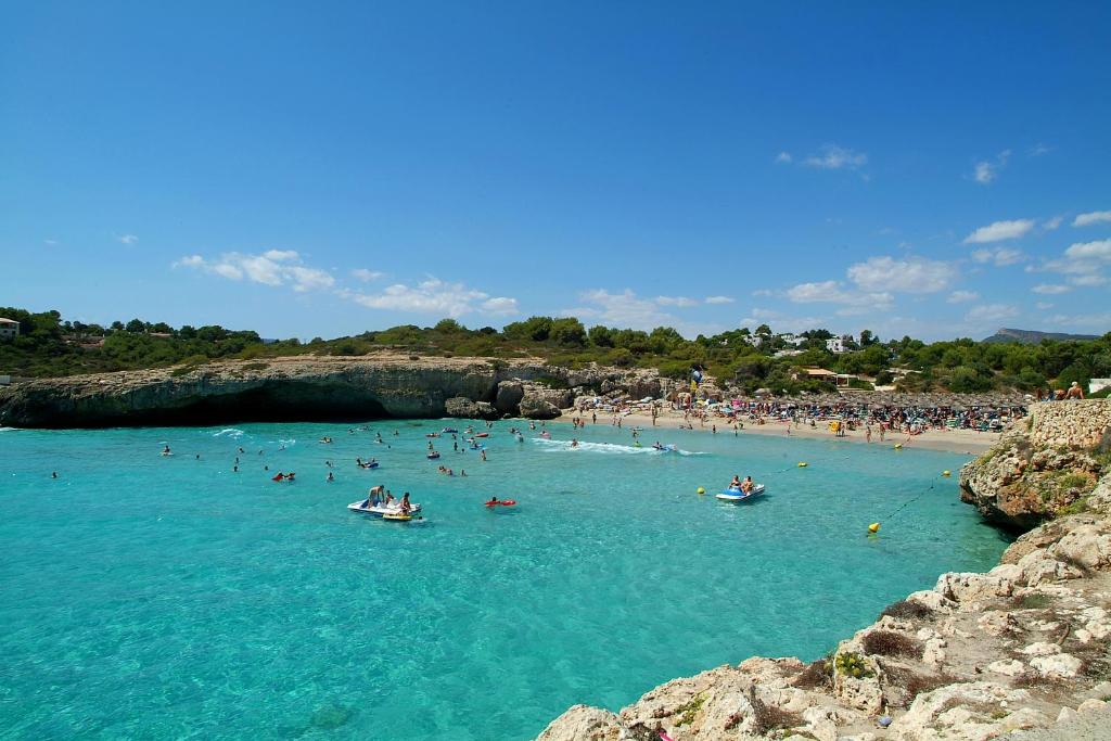 Hotel Palia Maria Eugenia — Beach in Calas de Mallorca, Balearic Islands