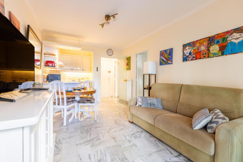 LB Vacation Rentals I Cannes Croisette, Large Terrace, Free Parking, Beaches - 1