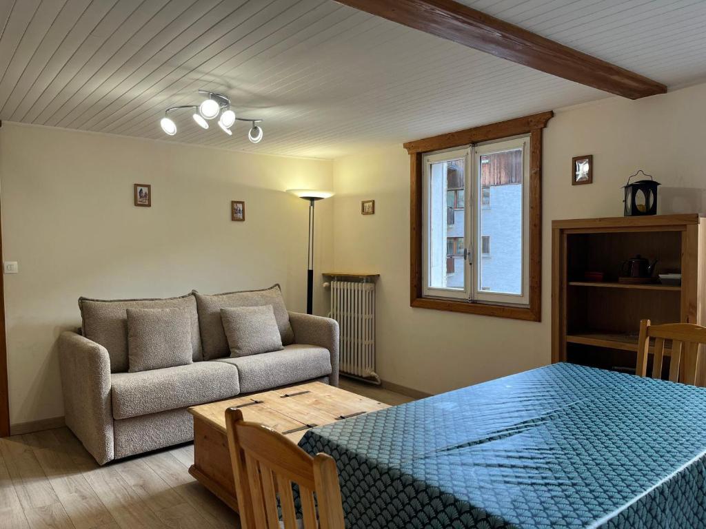 Appartement 2 Chambres au Centre, Proche Pistes, Wifi, Animaux Bienvenus - FR-1-437-37 - 1