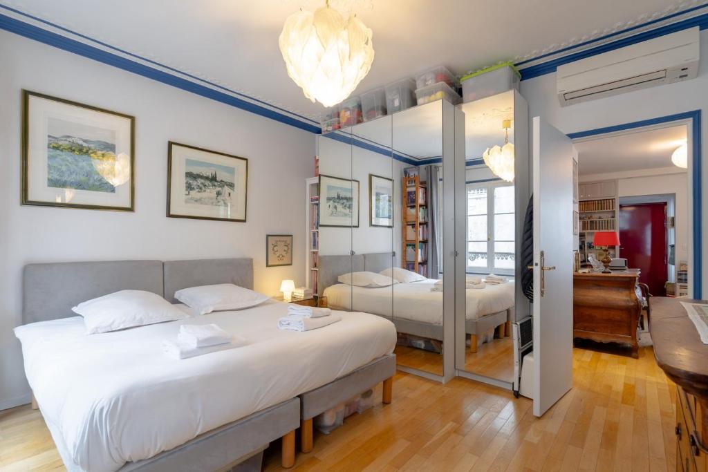 Elegant 2 Bd with AC Golden Triangle Location - 5
