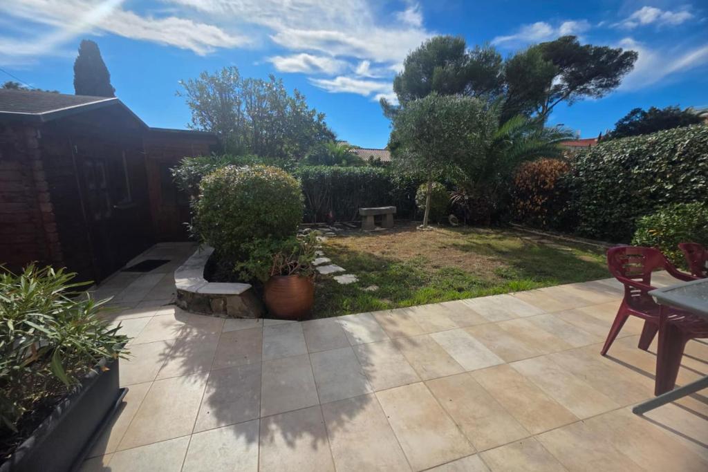 Beautiful Apartment with Garden Near Beach - 1
