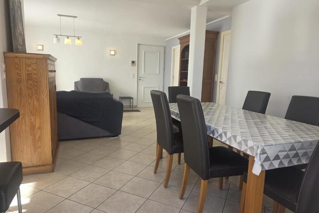 Beautiful Apartment with Garden Near Beach - 3