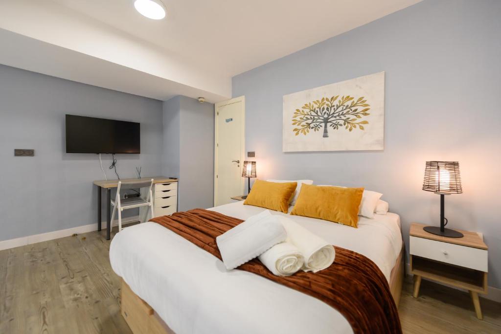 Acogedor Dúplex con Cocina Abierta y Suite Privada en Madrid LDM11034 - 1