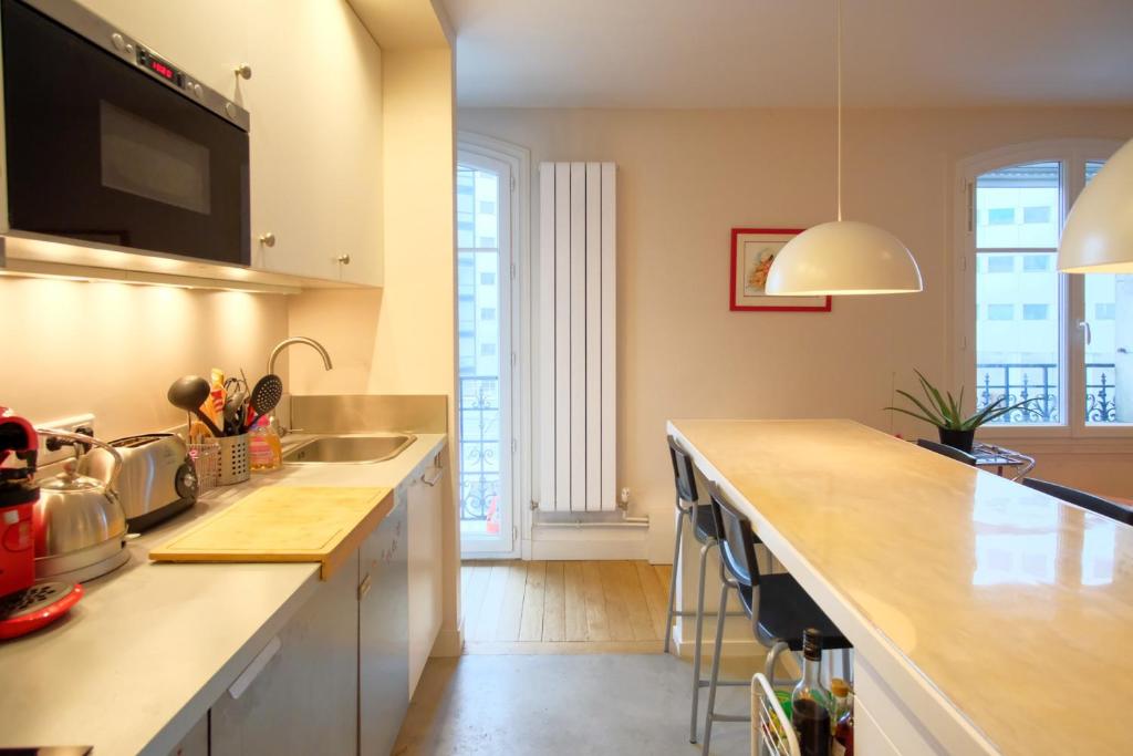 Beautiful And Bright Apartment Near Eiffel Tower - 4