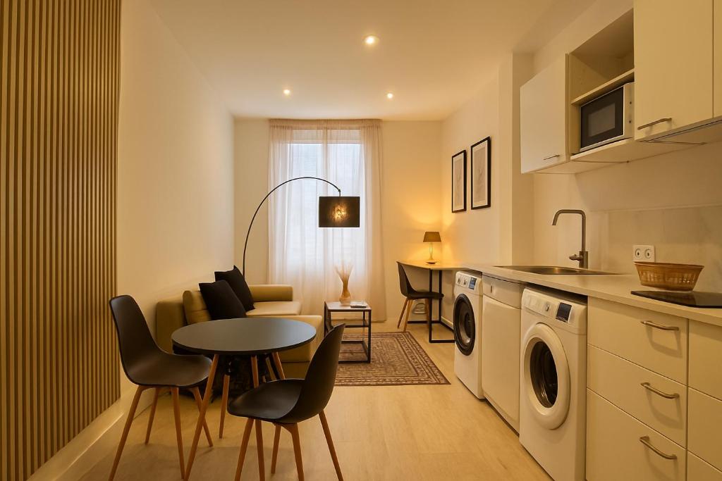 Cinéma & Jacuzzi aux Étoiles - CasaBianca Suite - 4