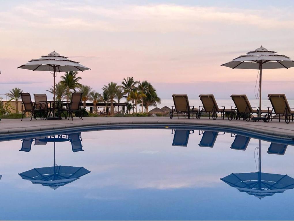 Chic Oceanfront Escape near Surf - 5