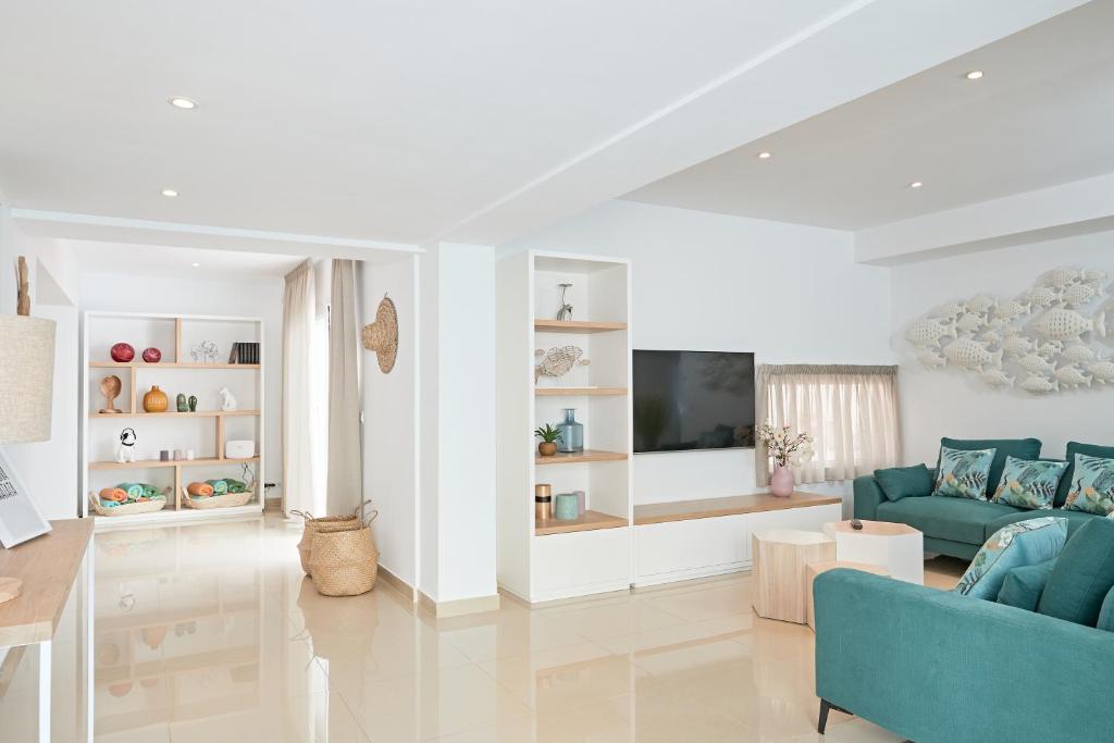 12 Person Ibiza Villa with Pool - Walk to Hï, Ushuaïa & Beach - Can Bossa - 2
