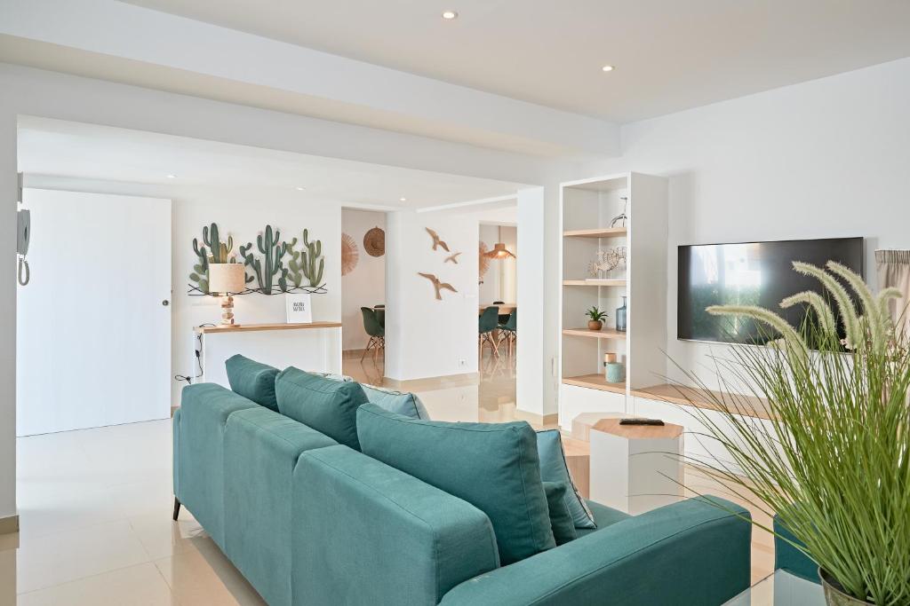 12 Person Ibiza Villa with Pool - Walk to Hï, Ushuaïa & Beach - Can Bossa - 3