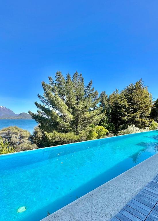 Luxury House with Private Beach and Pool - 3