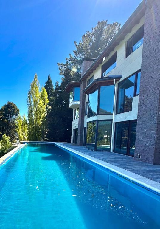Luxury House with Private Beach and Pool - 5
