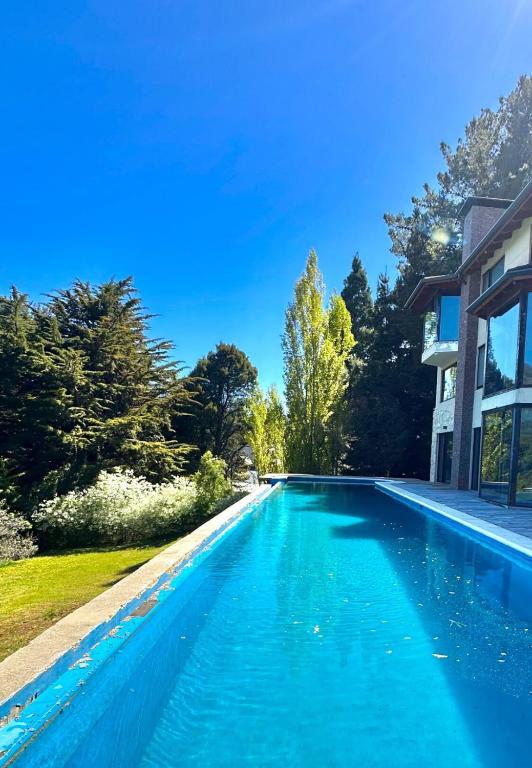 Luxury House with Private Beach and Pool - 4
