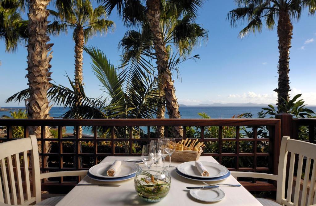 Princesa Yaiza Suite Hotel Resort — Restaurant & bars in Playa Blanca, Canary Islands