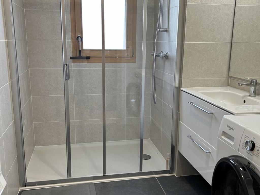 Appartement moderne 2 chambres, WIFI & Parking, Arâches-la-Frasse - FR-1-836-31 - 3