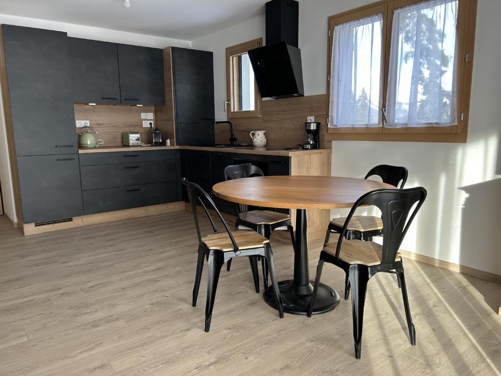 Appartement moderne 2 chambres, WIFI & Parking, Arâches-la-Frasse - FR-1-836-31 - 1