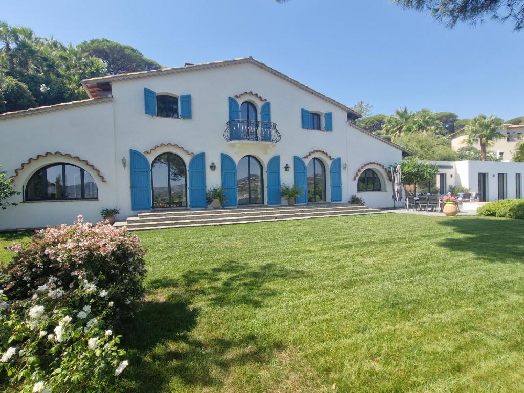 Villa 8 Pièces avec piscine privée et vue mer à Sainte-Maxime - FR-1-780-11 - 2