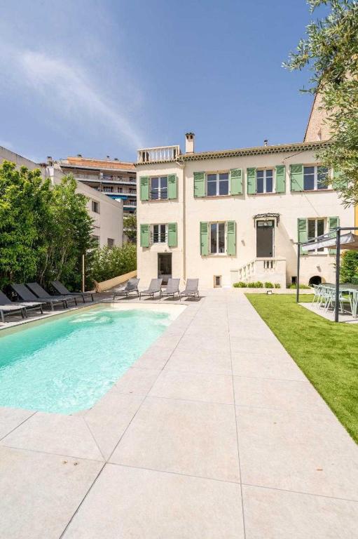 Superb villa with swimming pool & wellness area - 1