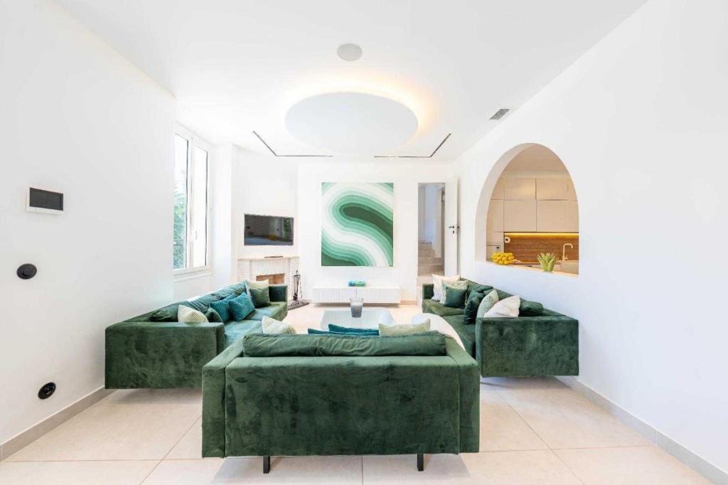 Superb villa with swimming pool & wellness area - 3