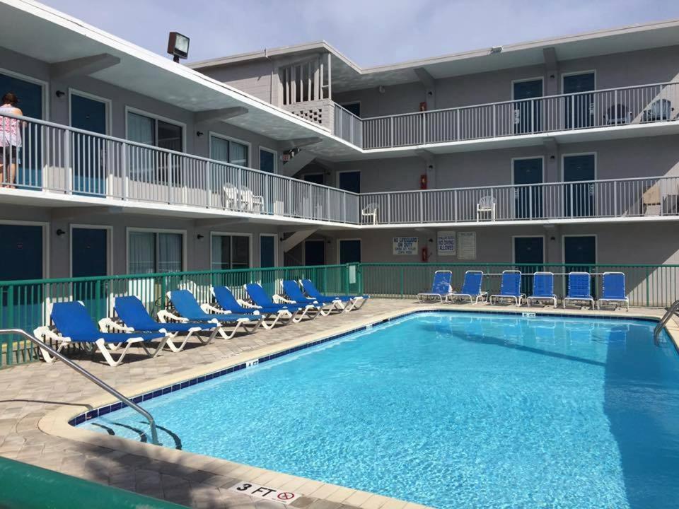 Admiral Motor Inn photo