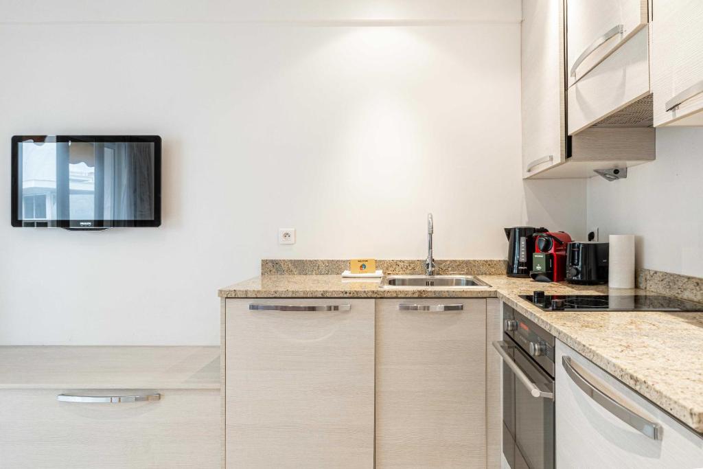 Modern Apartment a c 1BR-4P With balcony - 4