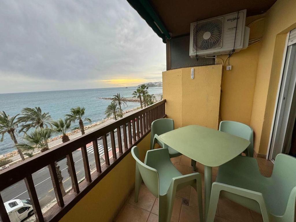 Apartamento cerca de la Playa con Terraza y Hermosas Vistas al Mar - 1